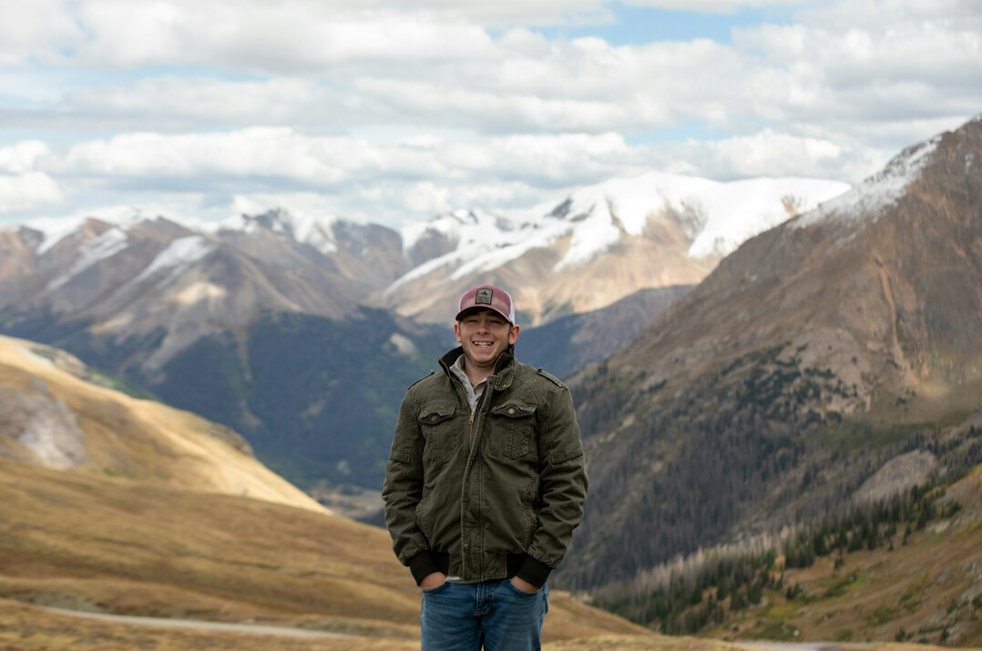 Portrait of a Canadian managing editor